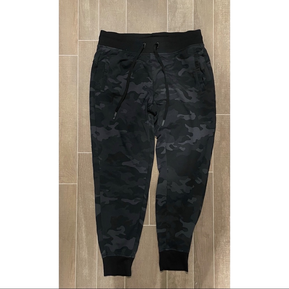 Black camo jogger pants